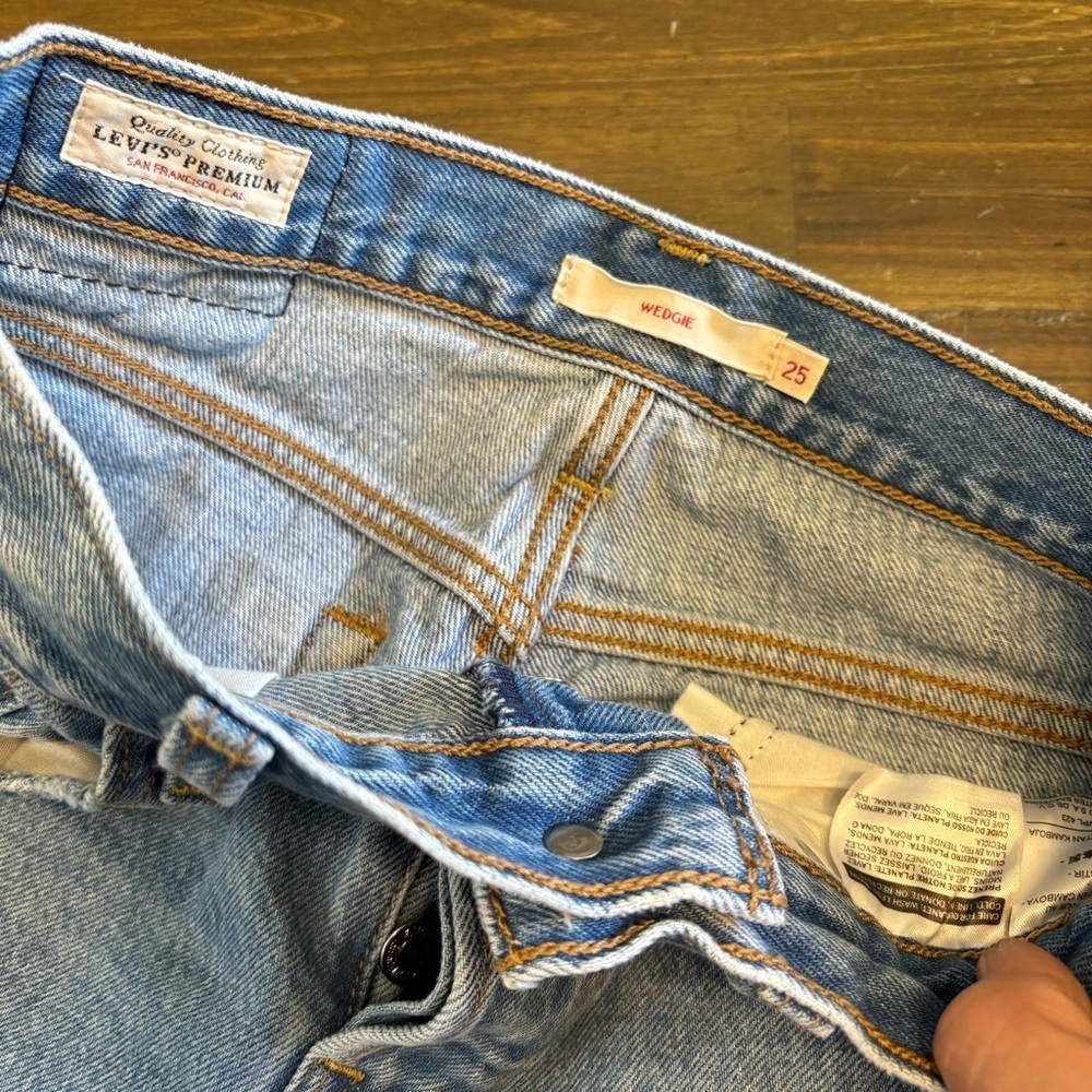 Levi’s Wedgie Straight Leg Jeans Space To Think Medium Wash 25 Casual Mom - Picture 6 of 14